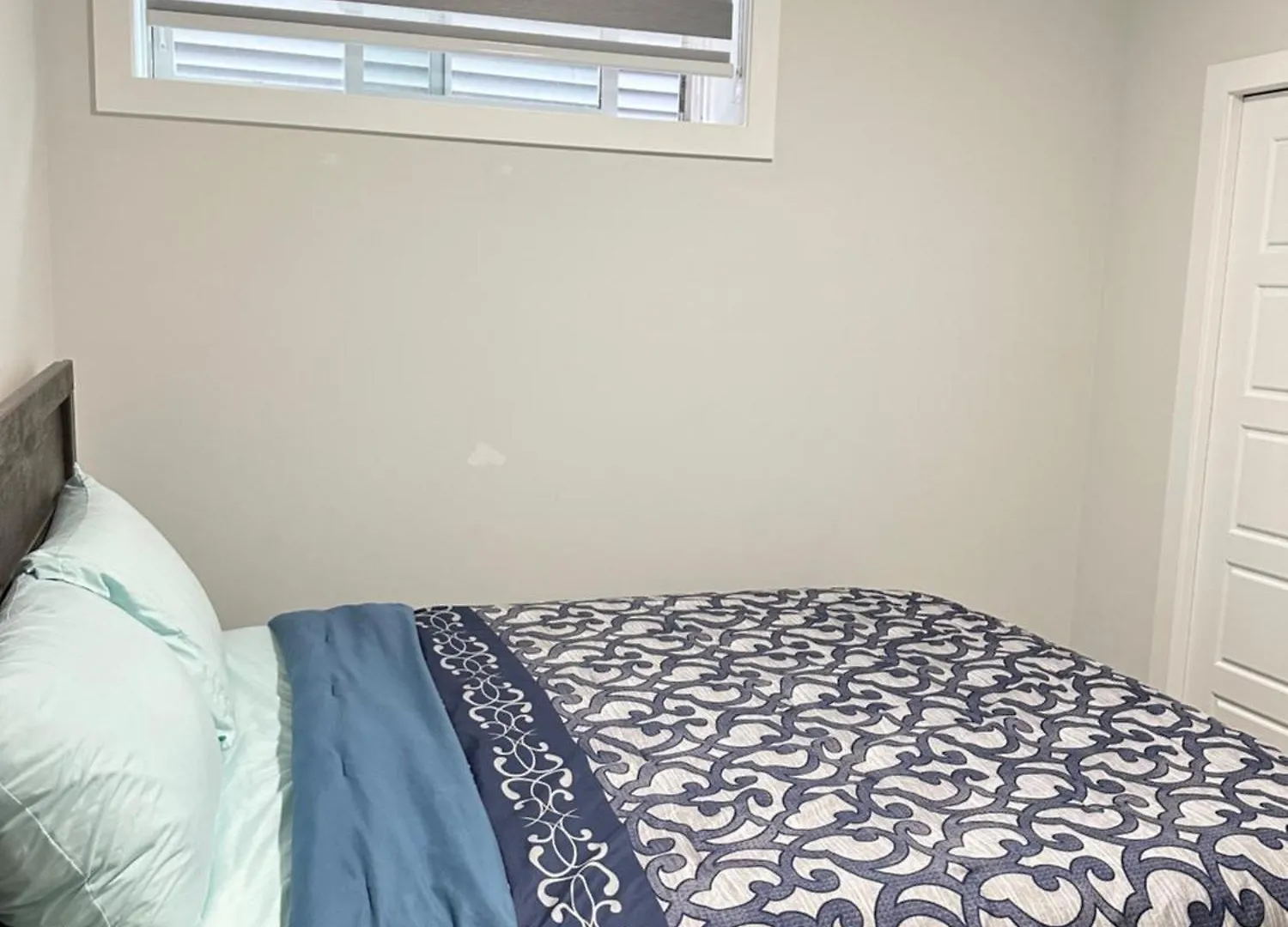 Cozy Apartment In South West YYC 0*,