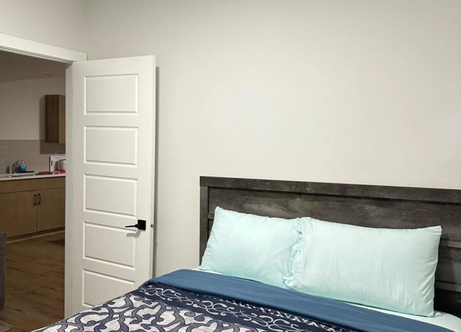 Cozy Apartment In South West YYC