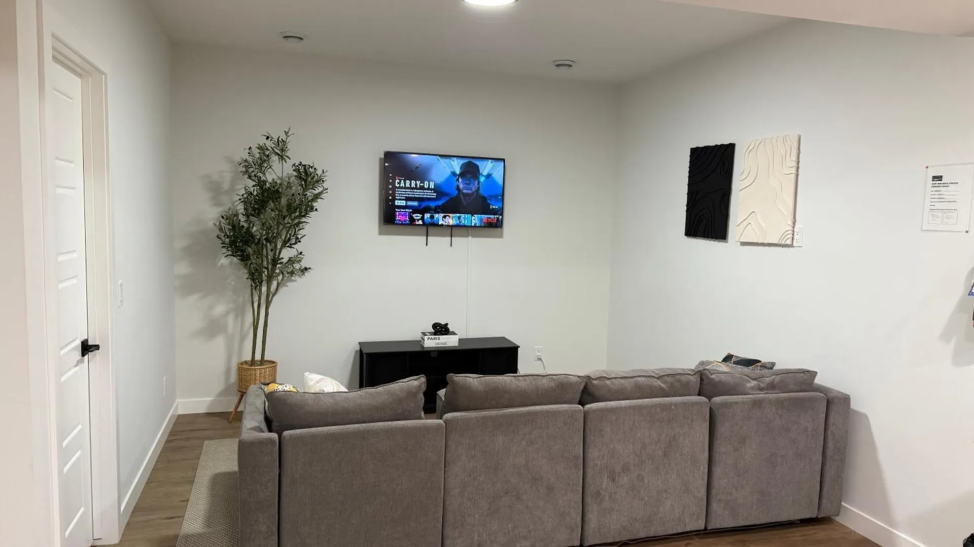 Cozy Apartment In South West YYC 0*,  Canada